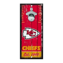 Chiefs - sörnyitó tábla/fából